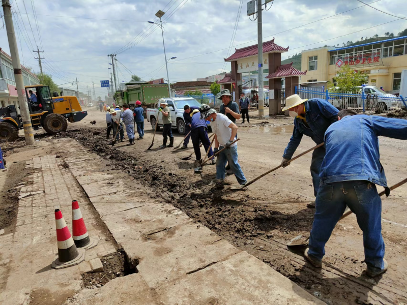 情系家鄉(xiāng)為人民 抗洪救災勇?lián)?mdash;&mdash;物產工投公司黨員干部、團員青年奔赴災區(qū)第一線搶險救災