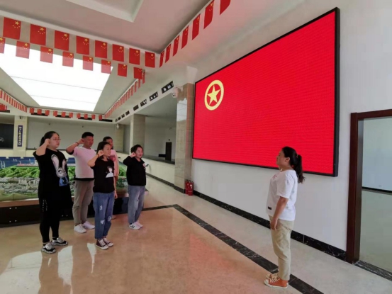 &ldquo;我與祖國(guó)共奮進(jìn)――國(guó)旗下的演講&rdquo;特別主題團(tuán)日活動(dòng)